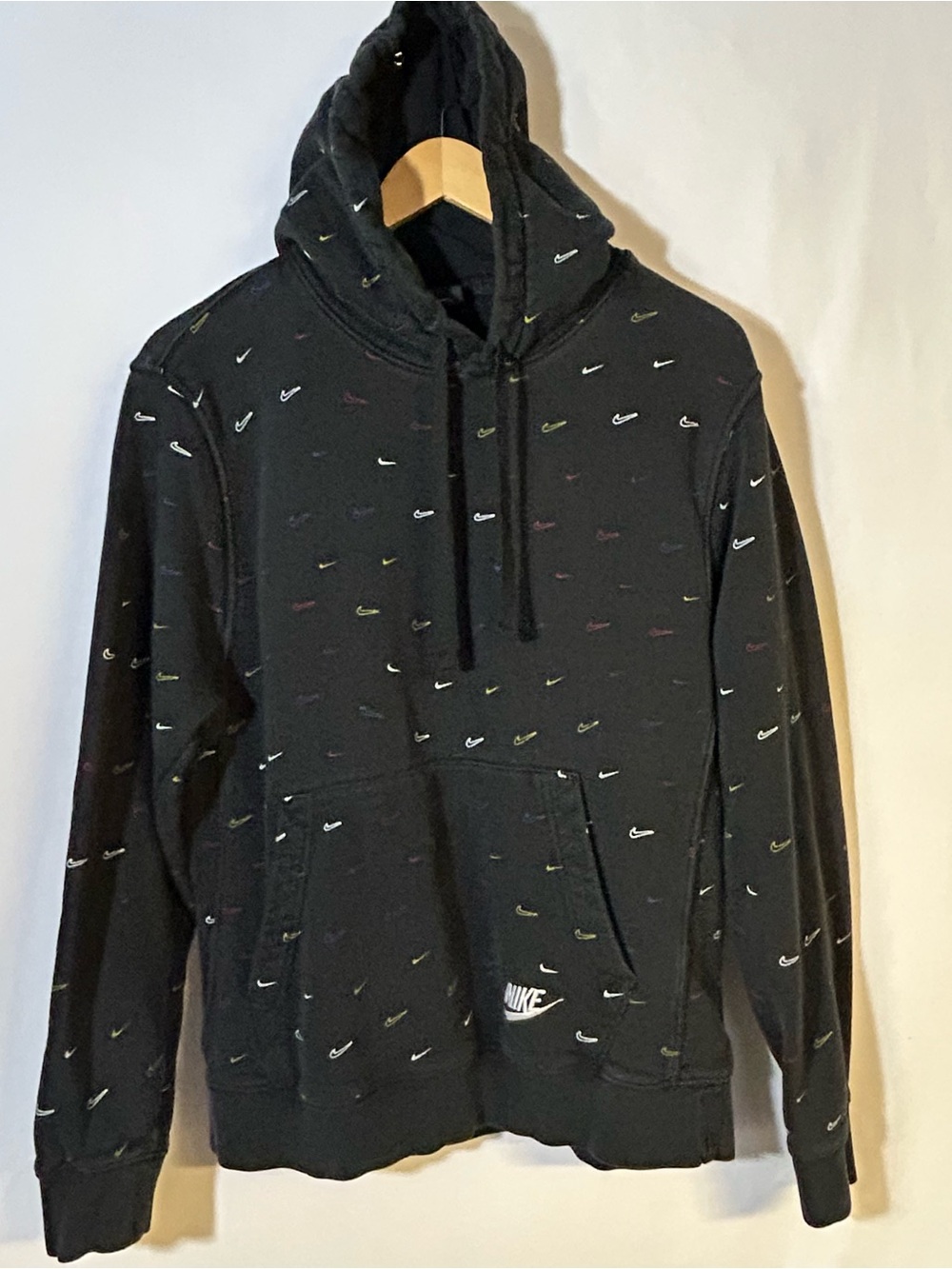 Nike Club Fleece Medium All Over Print Swoosh Sweatshirt Hoodie Black